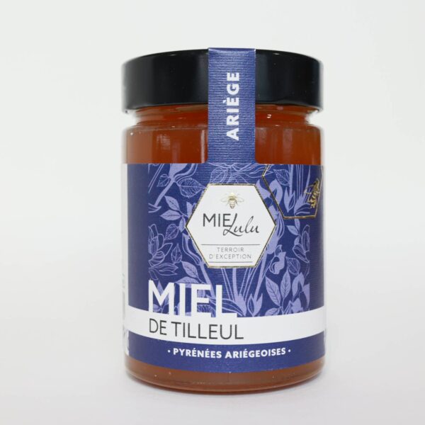 Miel de tilleul français récolté et mis en pot par l'apicultrice